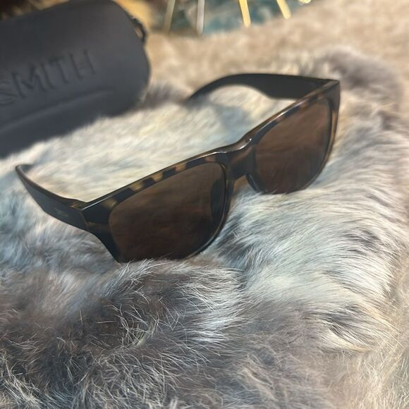 Smith Tortoise Sunglasses OS (4175) - Picture 2 of 3